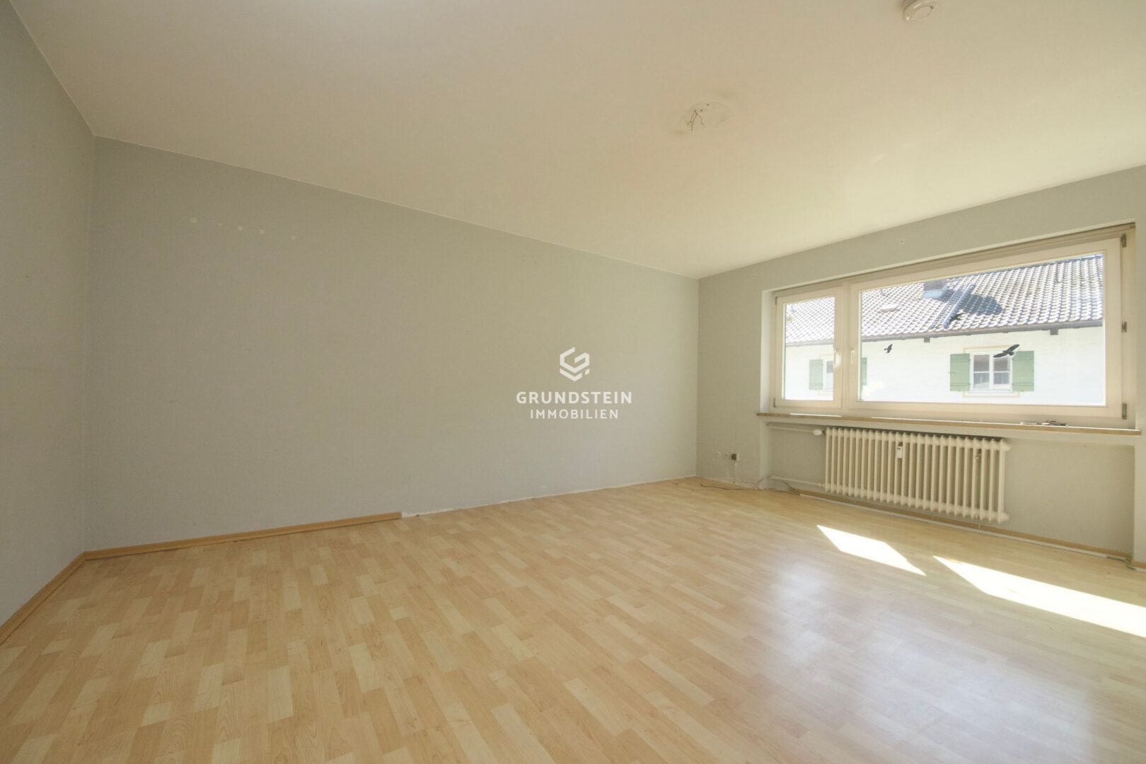 Helles Wohnzimmer mit Balkon