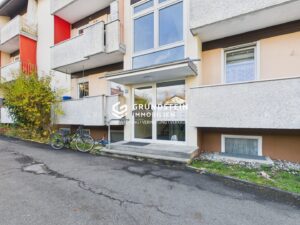 Eingang Mehrfamilienhaus