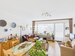 Helles Wohnzimmer mit Aussicht