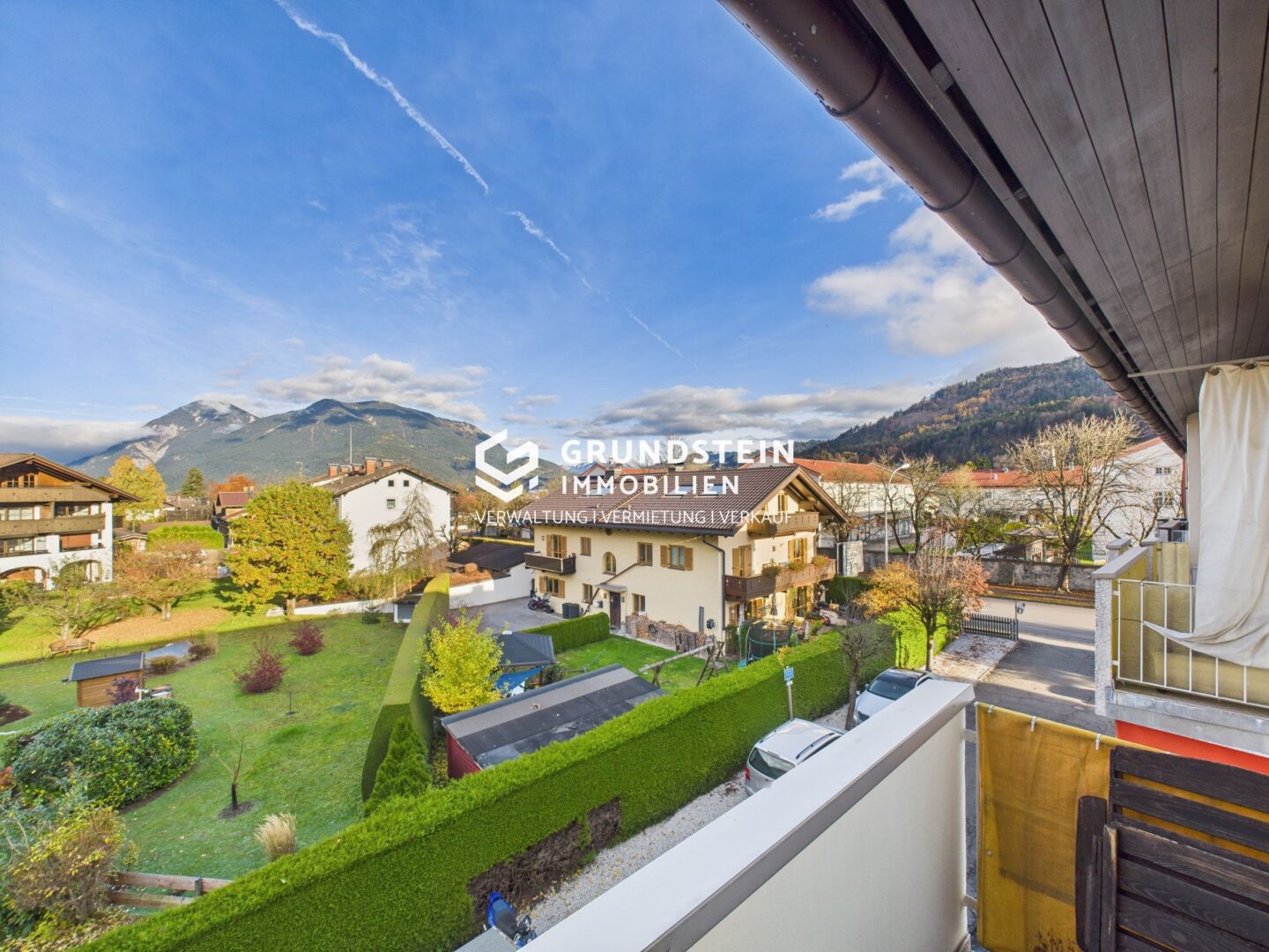 Balkonblick auf Berglandschaft