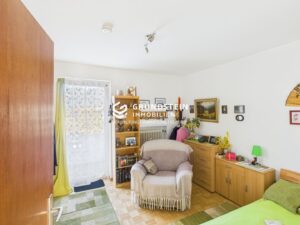 Helles Wohnzimmer mit Aussicht