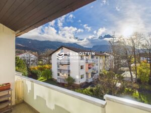 Balkonblick auf Berge