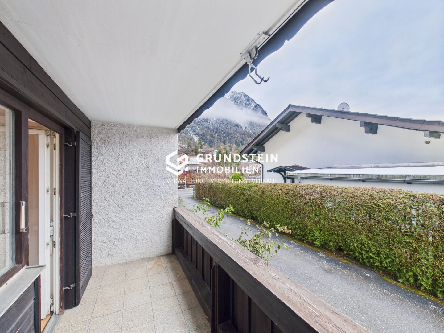 Balkonblick auf Alpen