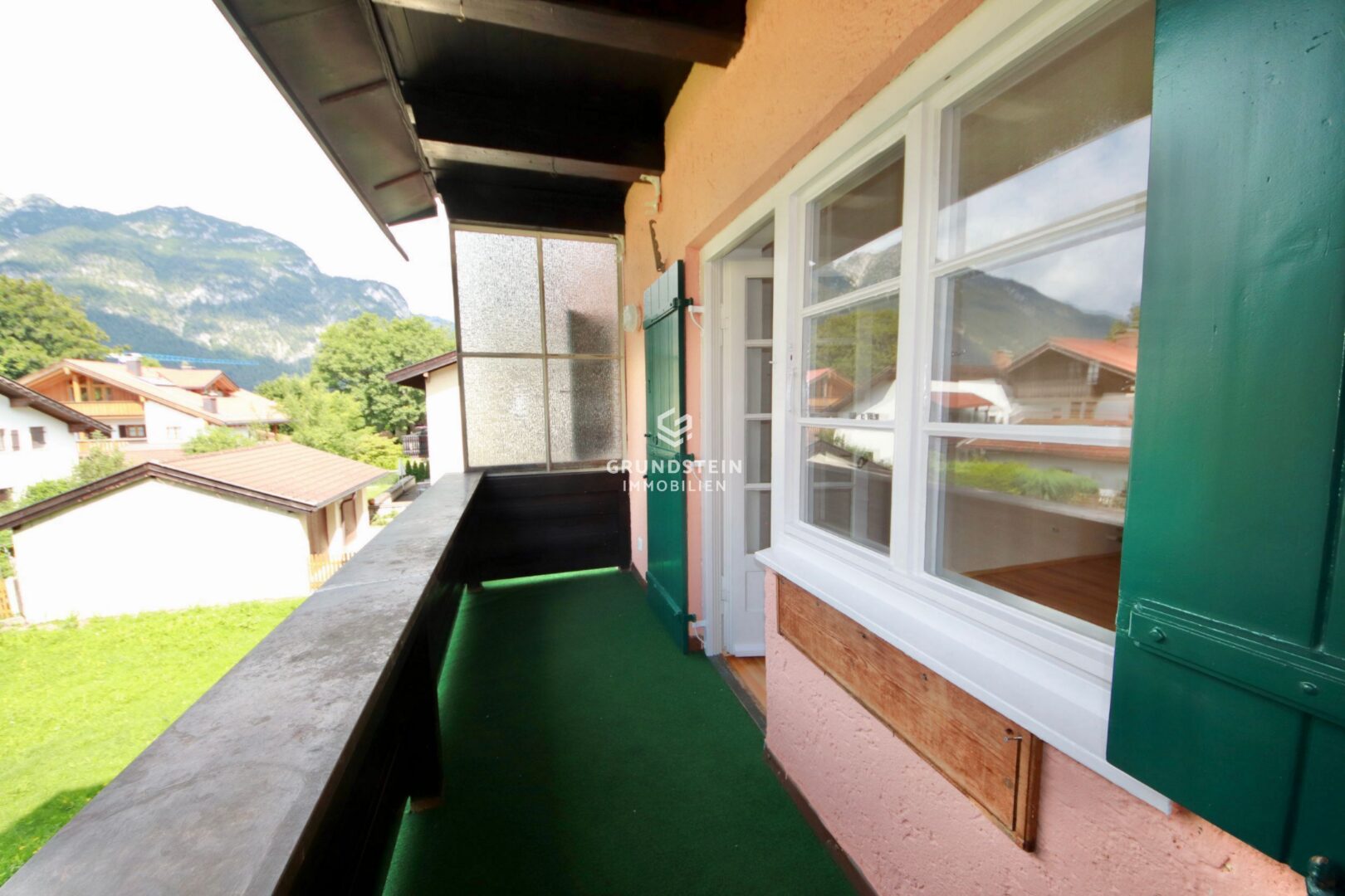 Balkon mit Bergblick